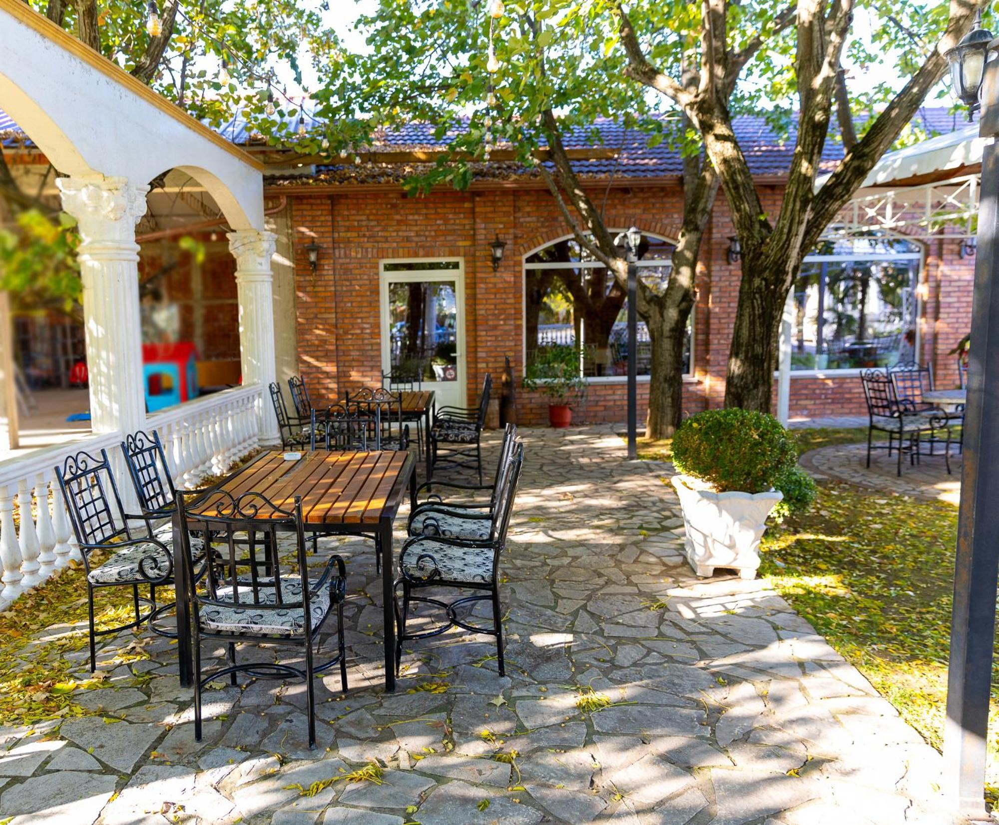 Hotel Paradise Shkoder Exterior photo