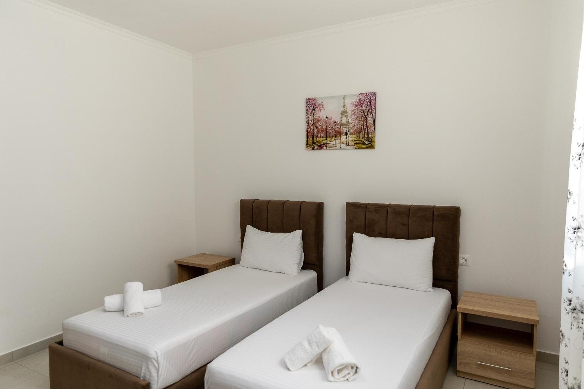 Hotel Paradise Shkoder Exterior photo