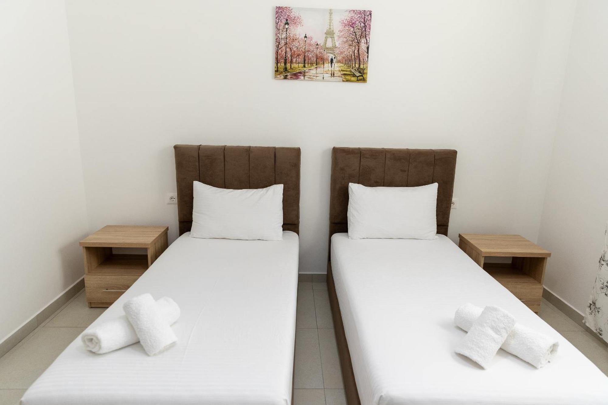 Hotel Paradise Shkoder Exterior photo